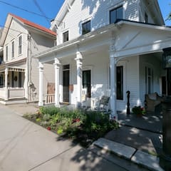 The Gas Lantern | Walk to downtown