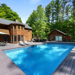 The Summerwood Hideout | Mins to Downtown! • Pool
