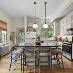 St Anne's Manor | Walk to Downtown! • Sleeps 8