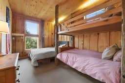 Scribe's Stable | A/C • Screened Porch • Sleeps 6