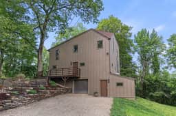 Moss's Muse: A Modern Retreat