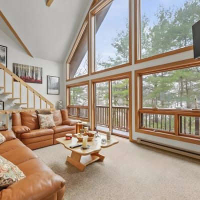 Gilbert Ski Chalet | 3 min to Catamount!