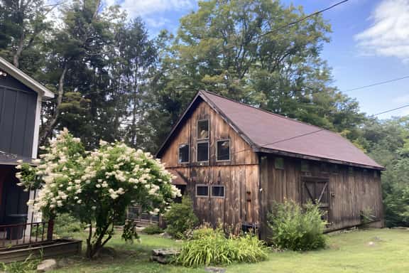 Scribe's Stable | A/C • Screened Porch • Sleeps 6 - Image 1