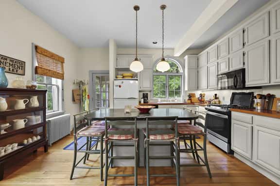 St Anne's Manor | Walk to Downtown! • Sleeps 8 - Image 1