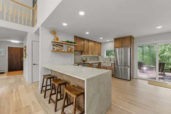 Meadow's Edge - Modern Retreat w/ In Law Suite - Image 1