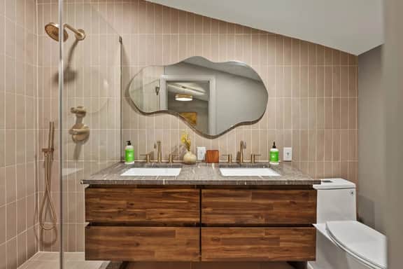 Moss's Muse: A Modern Retreat