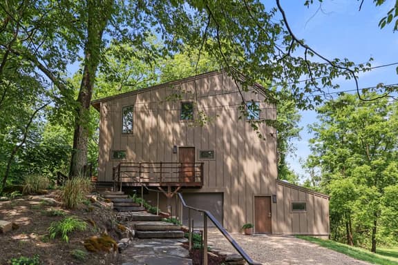 Moss's Muse: A Modern Summer Retreat